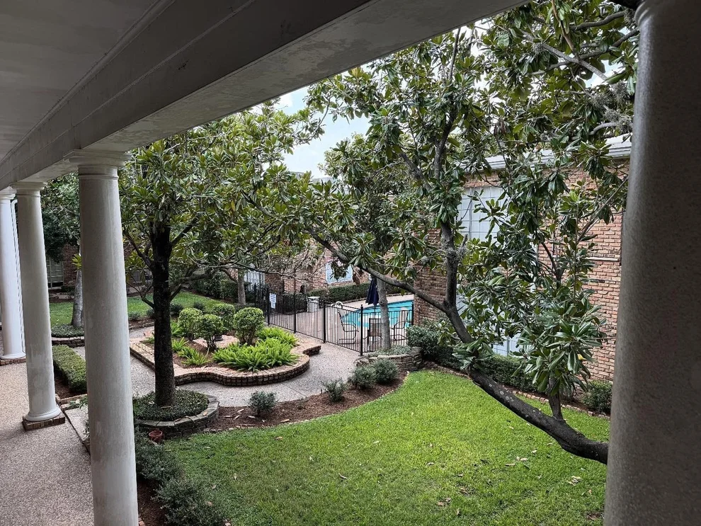 Unit for sale at 2121 Fountain View Drive, Houston, TX 77057