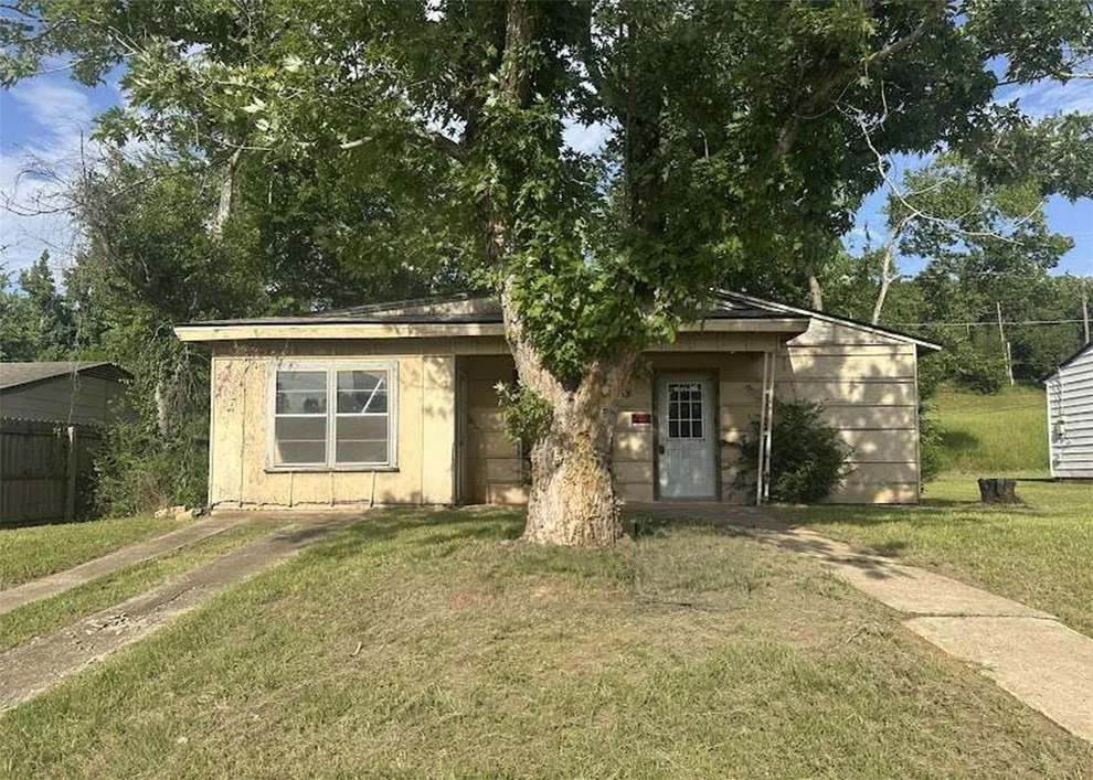 Unit for sale at 708 Northaven Drive, Lone Star, TX 75668