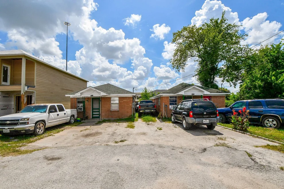 Unit for sale at 2828 Brackenridge Street, Houston, TX 77026