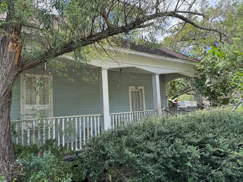 Unit for sale at 111 W Cleveland Street, Alvin, TX 77511