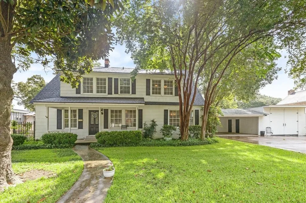 Unit for sale at 1519 Bowie Street, Columbus, TX 78934