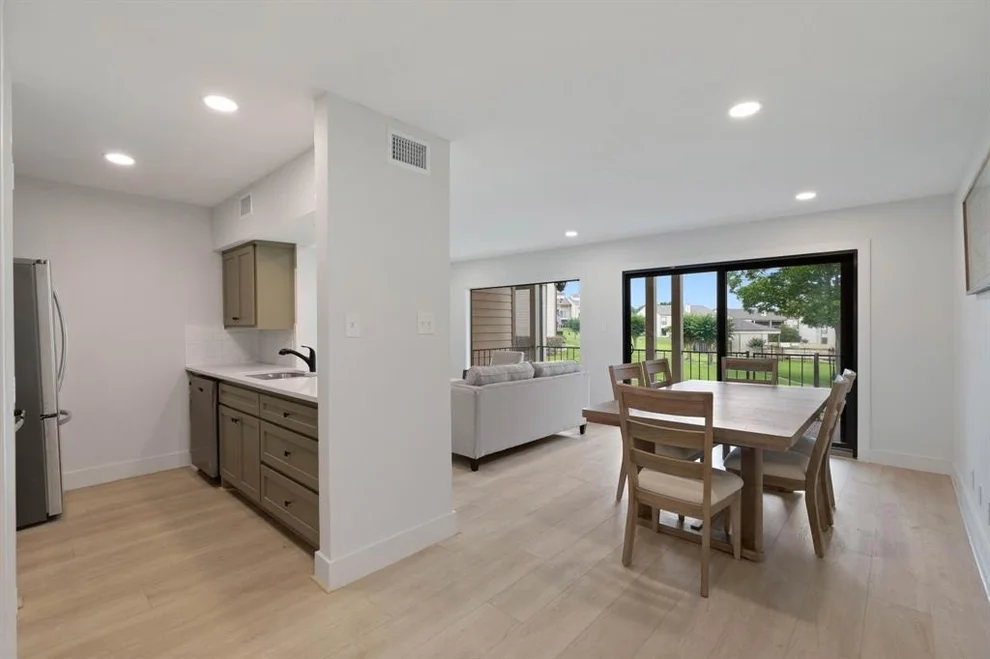 Unit for sale at 103 Lakeview Terrace, Conroe, TX 77356