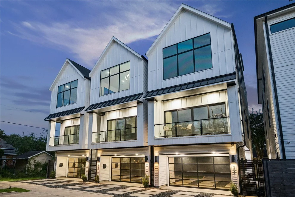 Unit for sale at 209 W 10th 1/2 Street, Houston, TX 77008