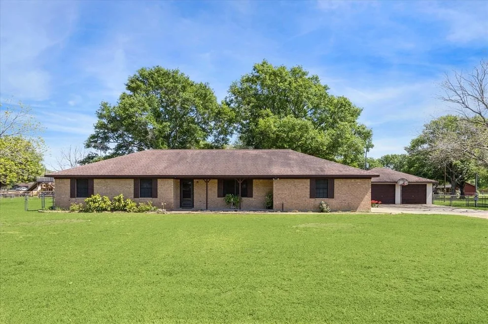 Unit for sale at 3511 Quail Circle, Sealy, TX 77474
