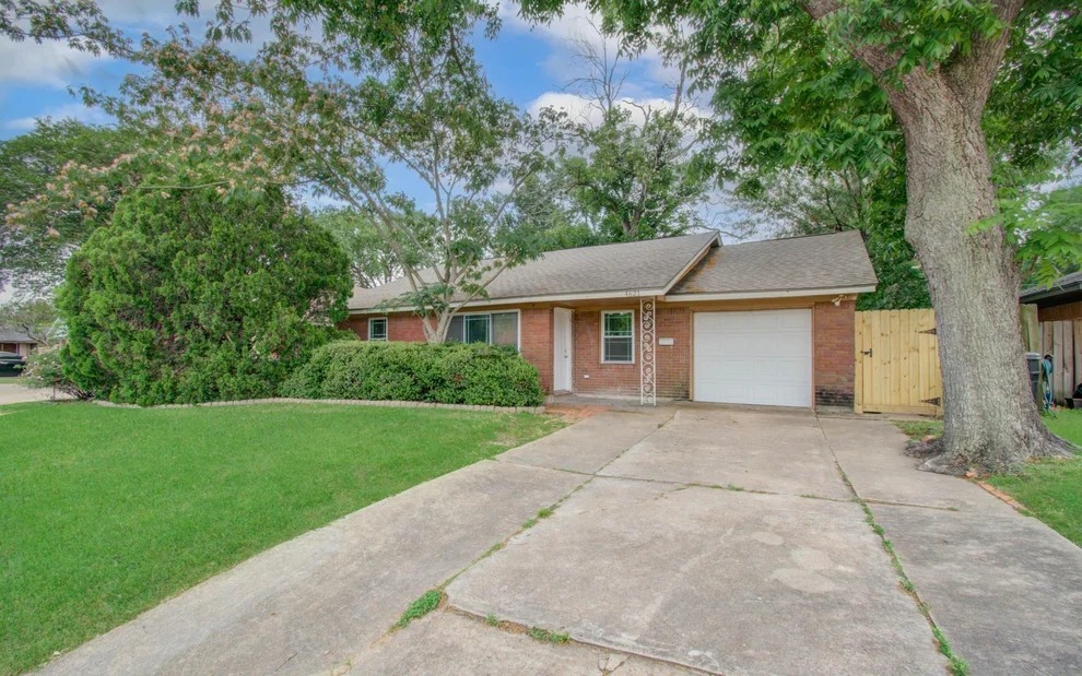 Unit for sale at 4621 W 43rd Street, Houston, TX 77092