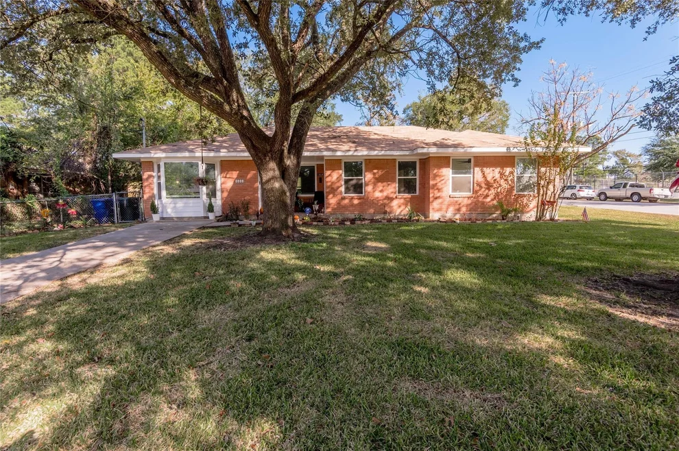 Unit for sale at 1414 23rd Street, Huntsville, TX 77340
