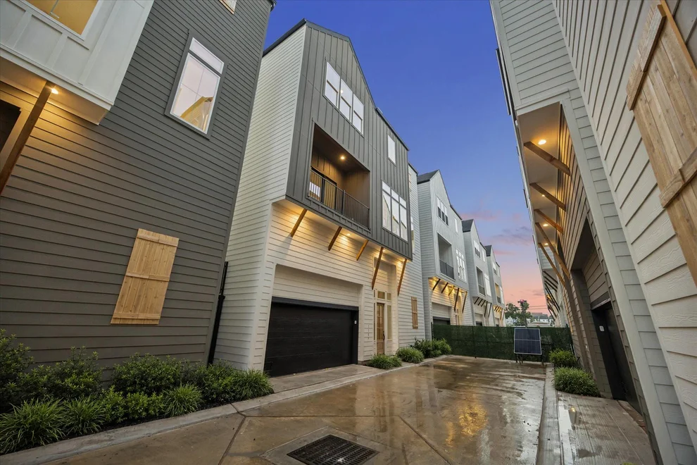 Unit for sale at 1189 W 19th Street, Houston, TX 77008