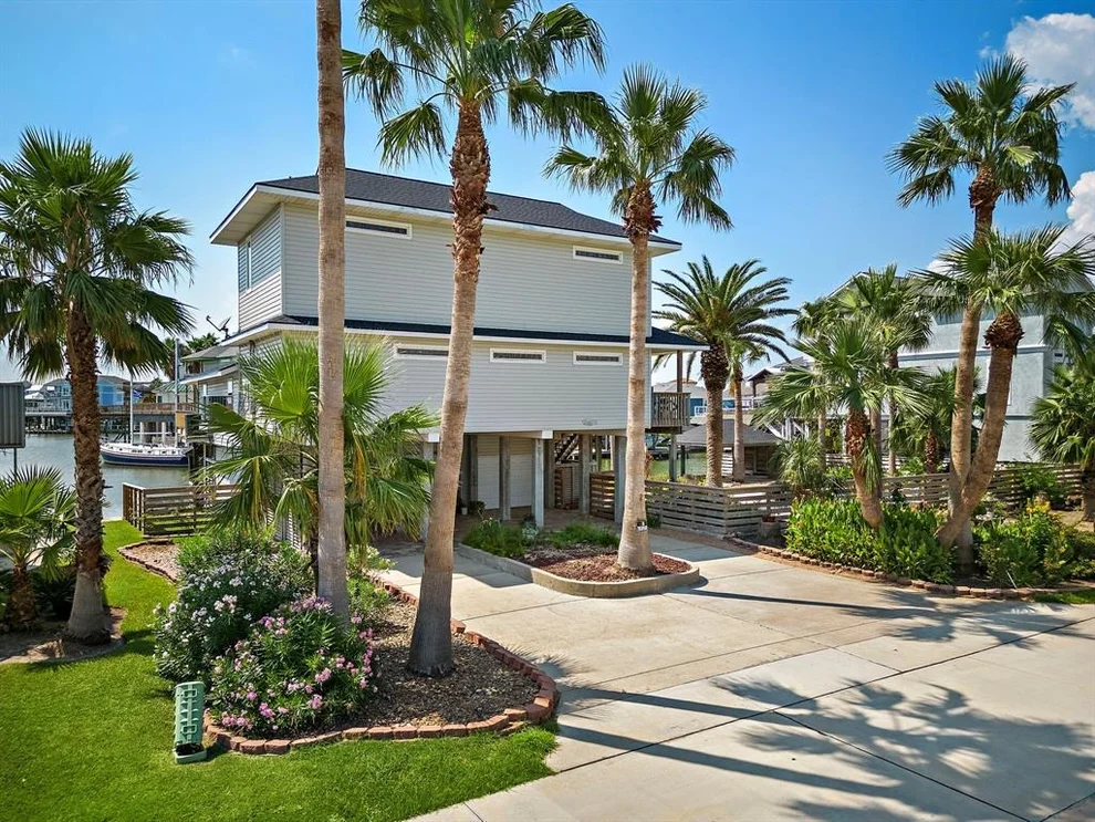 Unit for sale at 231 Tamana Drive, Tiki Island, TX 77554
