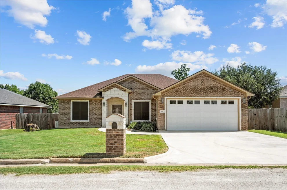 Unit for sale at 600 Olde Oaks Circle, Madisonville, TX 77864