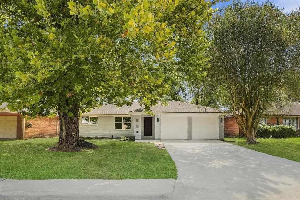 Unit for sale at 6710 Glen Rock Drive, Houston, TX 77087