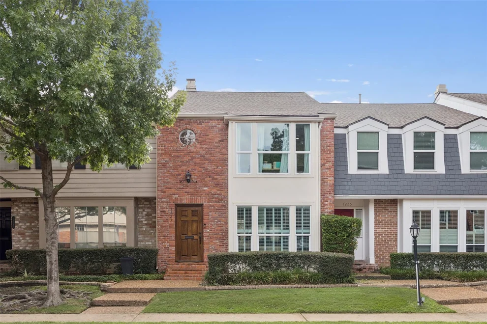 Unit for sale at 1223 Fountain View Drive, Houston, TX 77057