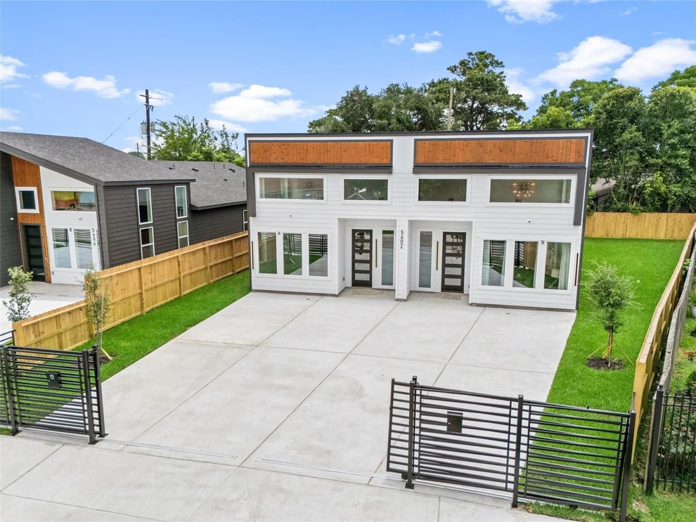 Unit for sale at 5602 Pershing St, Houston, TX 77033