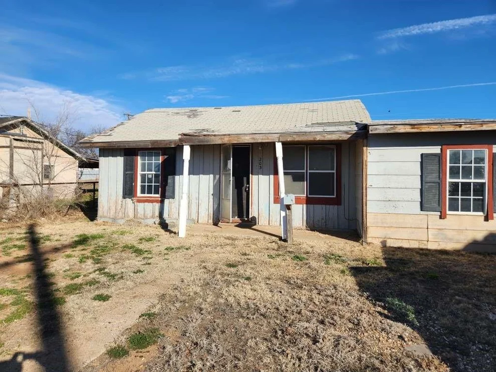 Unit for sale at 203 Pecan Street, Levelland, TX 79336