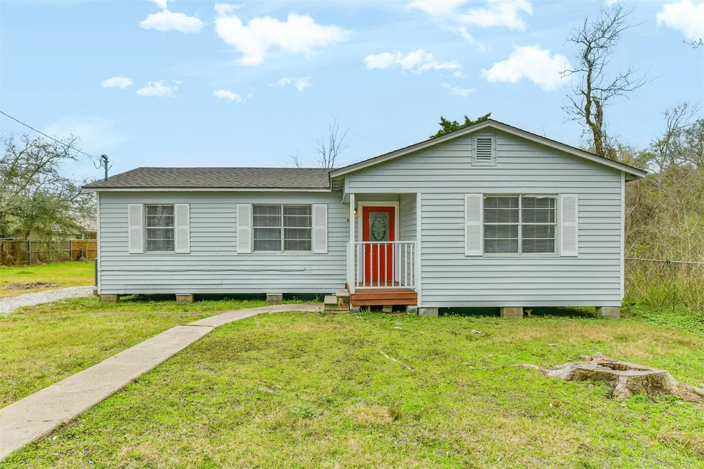 Unit for sale at 821 Robertson Street, Clute, TX 77531