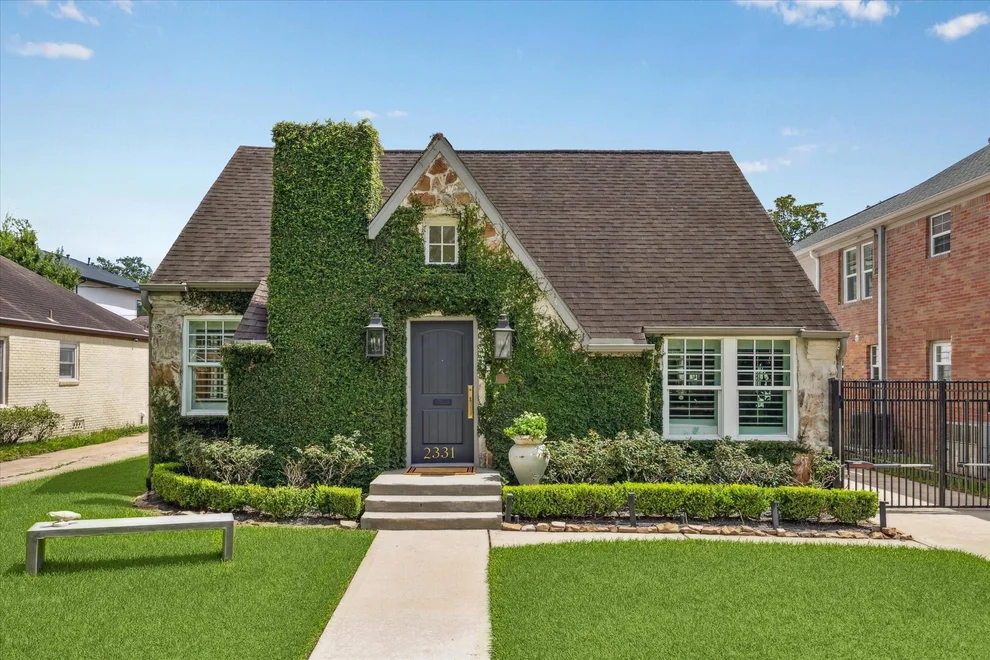 Unit for sale at 2331 Addison Road, Houston, TX 77030