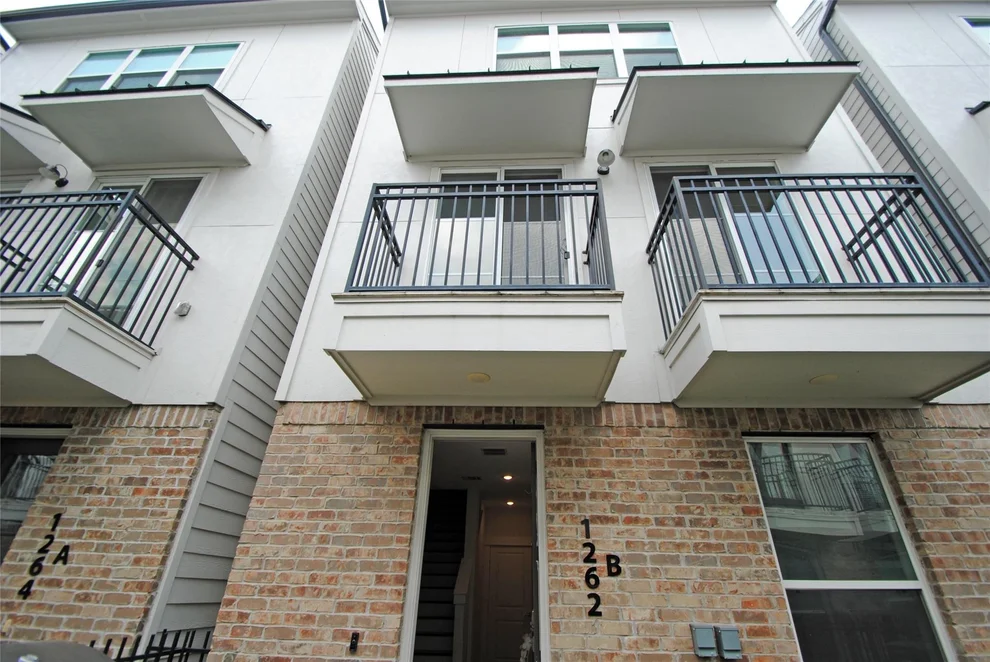 Unit for sale at 1262 N Post Oak Road, Houston, TX 77055