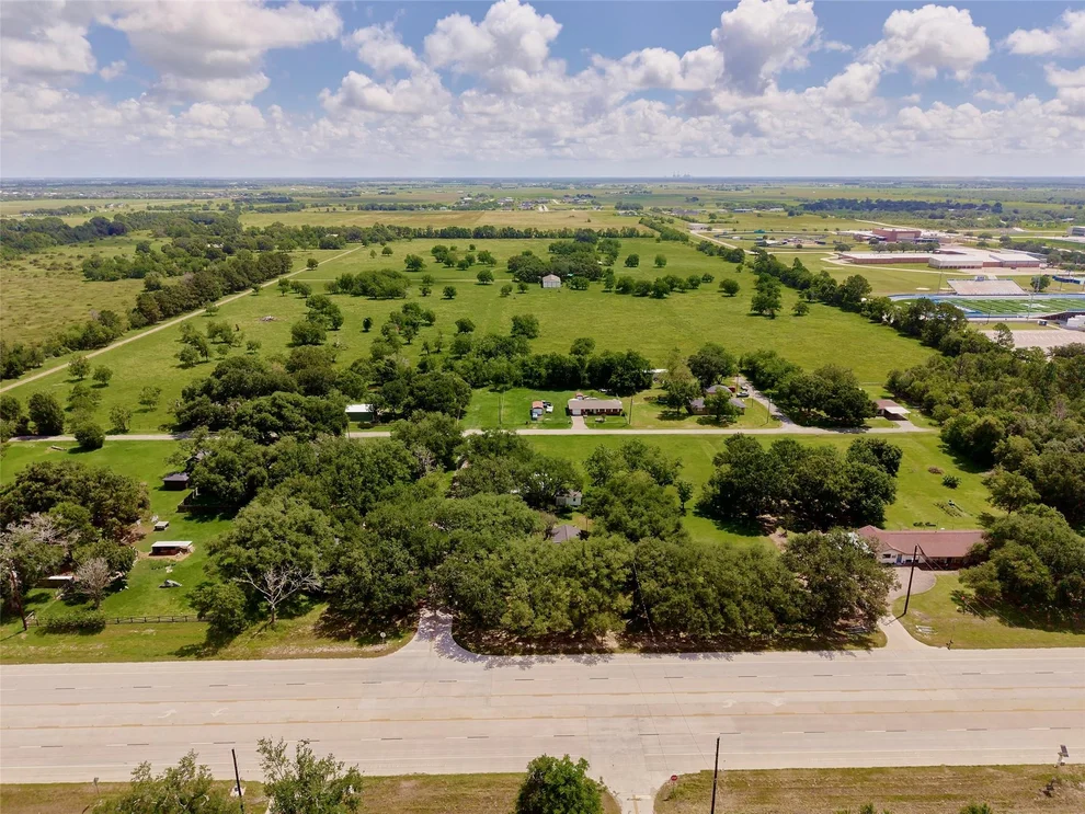 Unit for sale at 16103 Highway 36, Needville, TX 77461