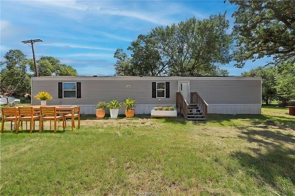 Unit for sale at 900 Post Oak Street, Calvert, TX 77837
