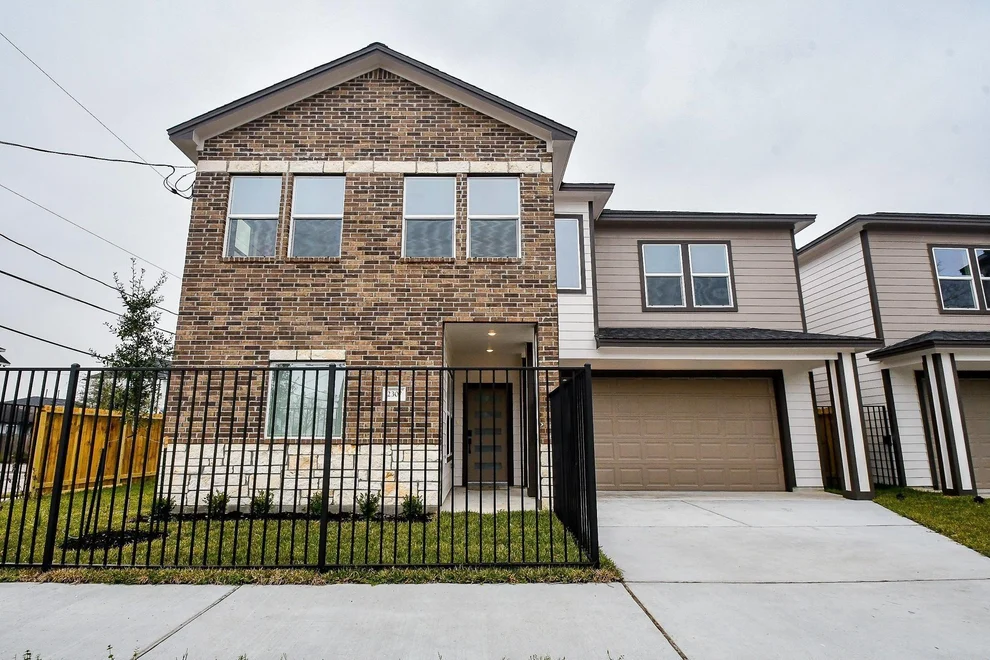 Unit for sale at 2307, 2309 Gagne 4911, 4913 Nichols Street, Houston, TX 77020
