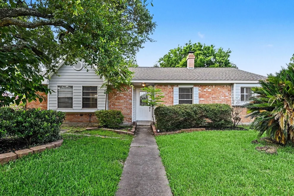 Unit for sale at 12219 Meadowhollow Drive, Meadows Place, TX 77477