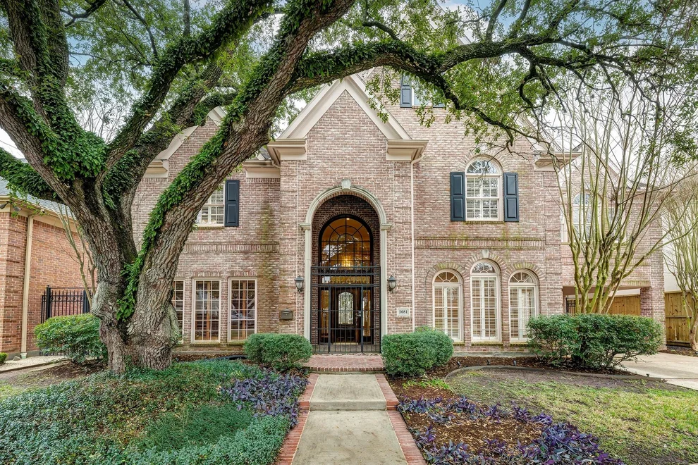 Unit for sale at 5081 Cedar Creek Drive, Houston, TX 77056