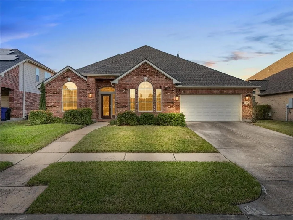 Unit for sale at 109 Hawke Bay Lane, Friendswood, TX 77546