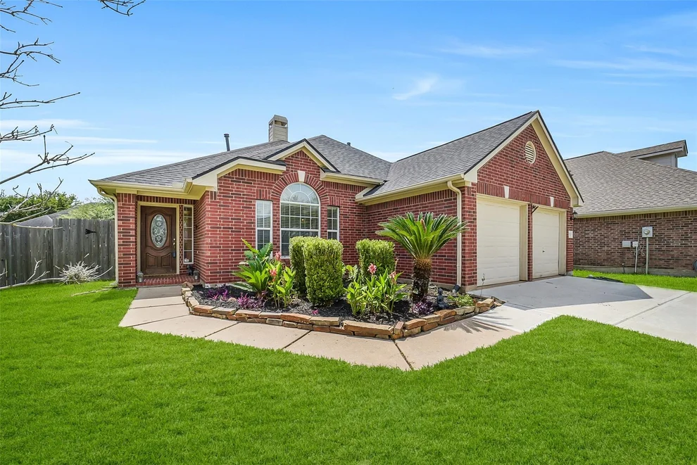 Unit for sale at 3811 Lake Ballinger Lane, Richmond, TX 77406