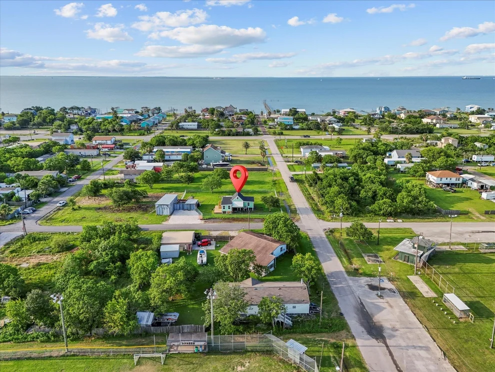 Unit for sale at 246 18th Street, San Leon, TX 77539