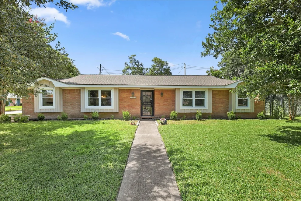 Unit for sale at 5703 Belrose Drive, Houston, TX 77035