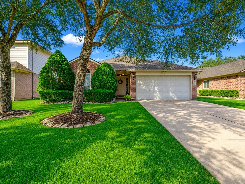 Unit for sale at 4027 Bentwood Drive, Dickinson, TX 77539