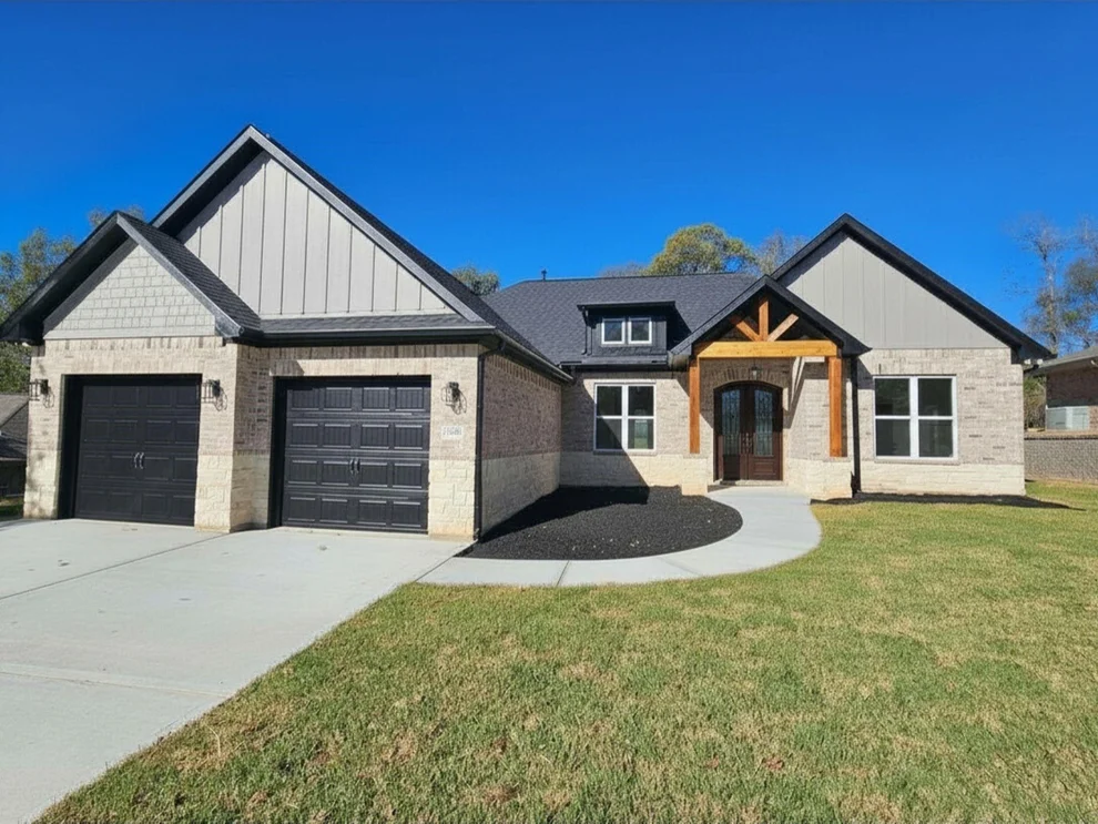 Unit for sale at 811 Overbrook Drive, Huntsville, TX 77340