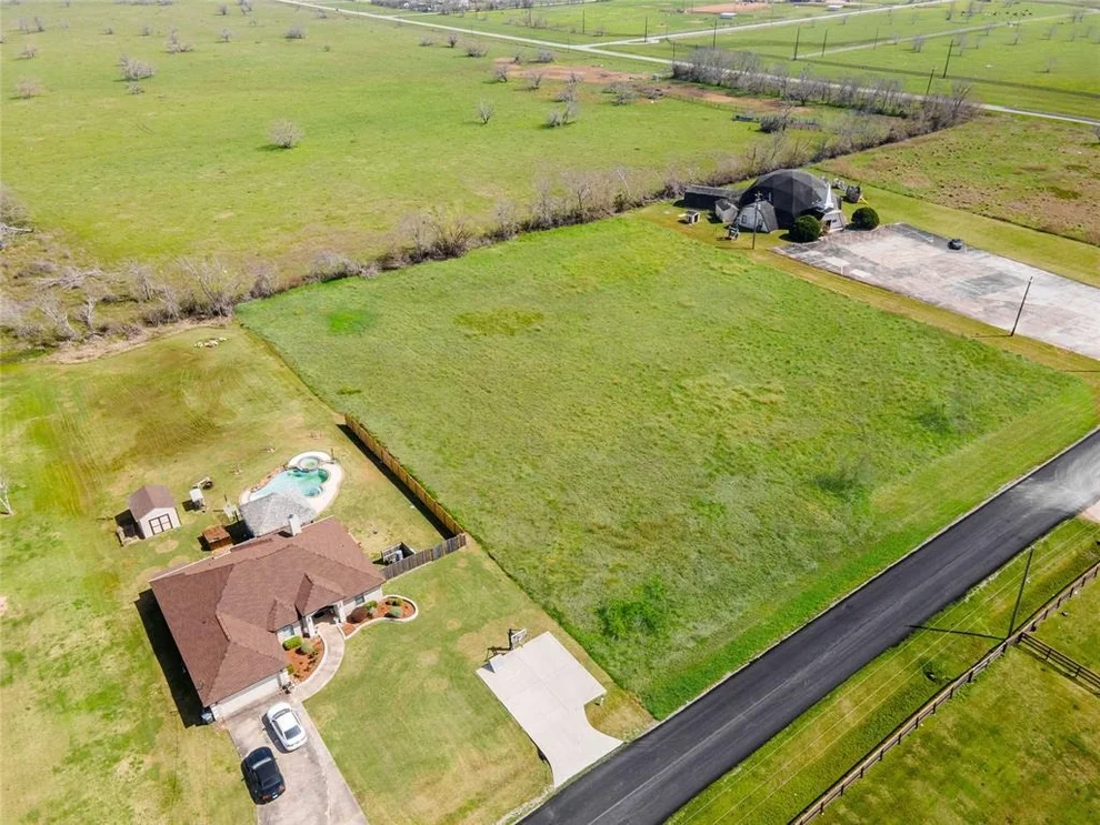 Unit for sale at 0 Cr-405, Clute, TX 77531