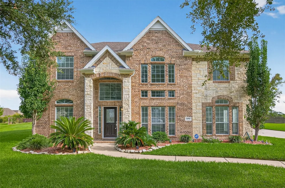 Unit for sale at 14910 High Meadow Ln, Baytown, TX 77523