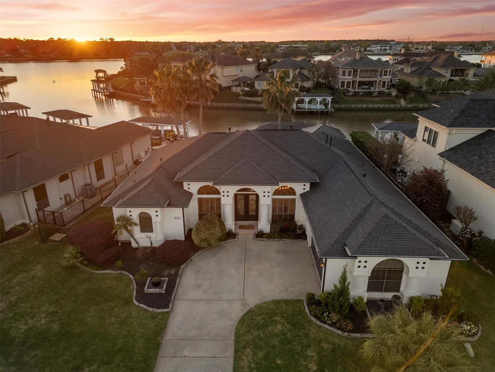 Unit for sale at 3101 Sea Channel Drive, Seabrook, TX 77586