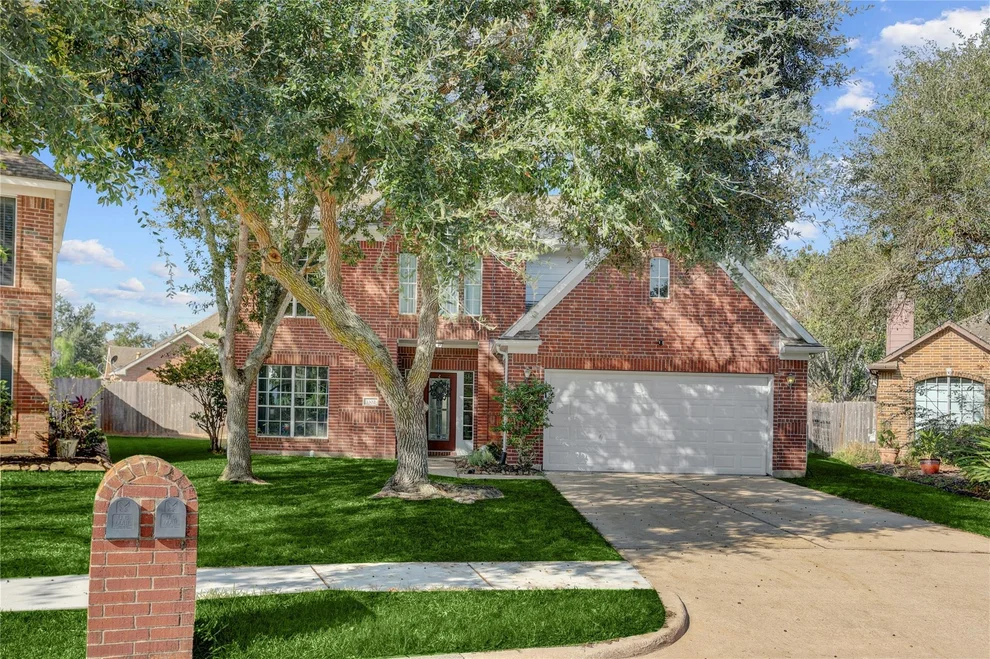 Unit for sale at 3302 S Bending Oaks Lane, Pearland, TX 77584