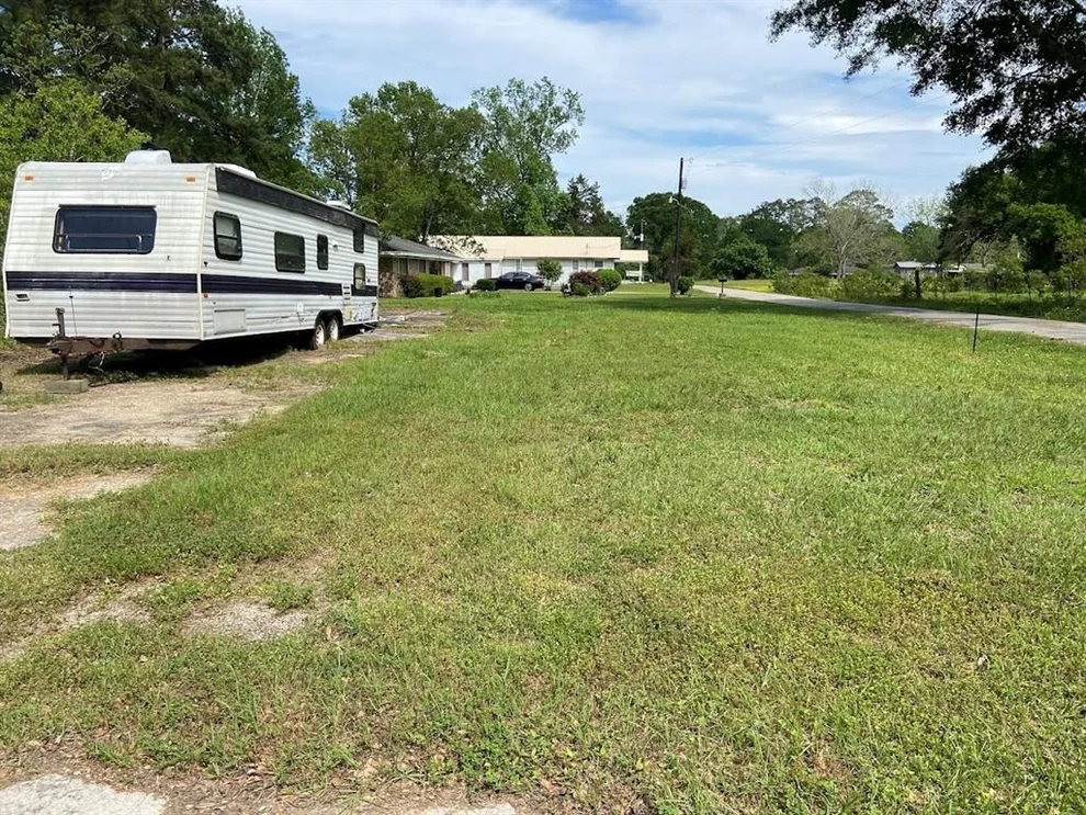 Unit for sale at 142 Avenue A, Kirbyville, TX 75956