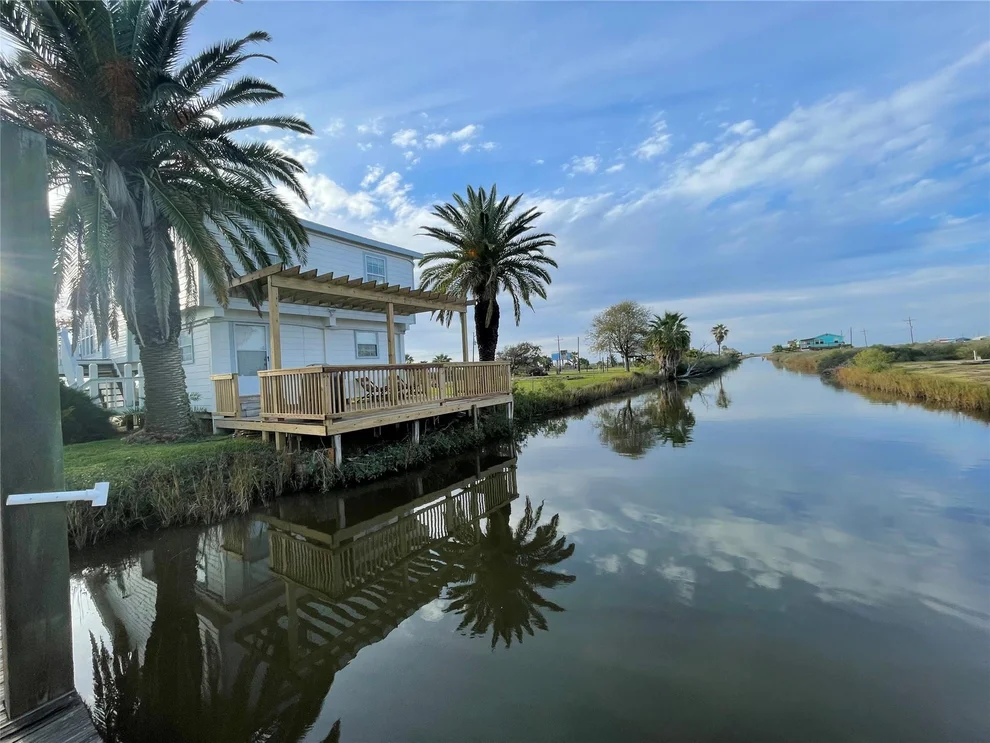 Unit for sale at 1168 N Tinkle Lane, Crystal Beach, TX 77650