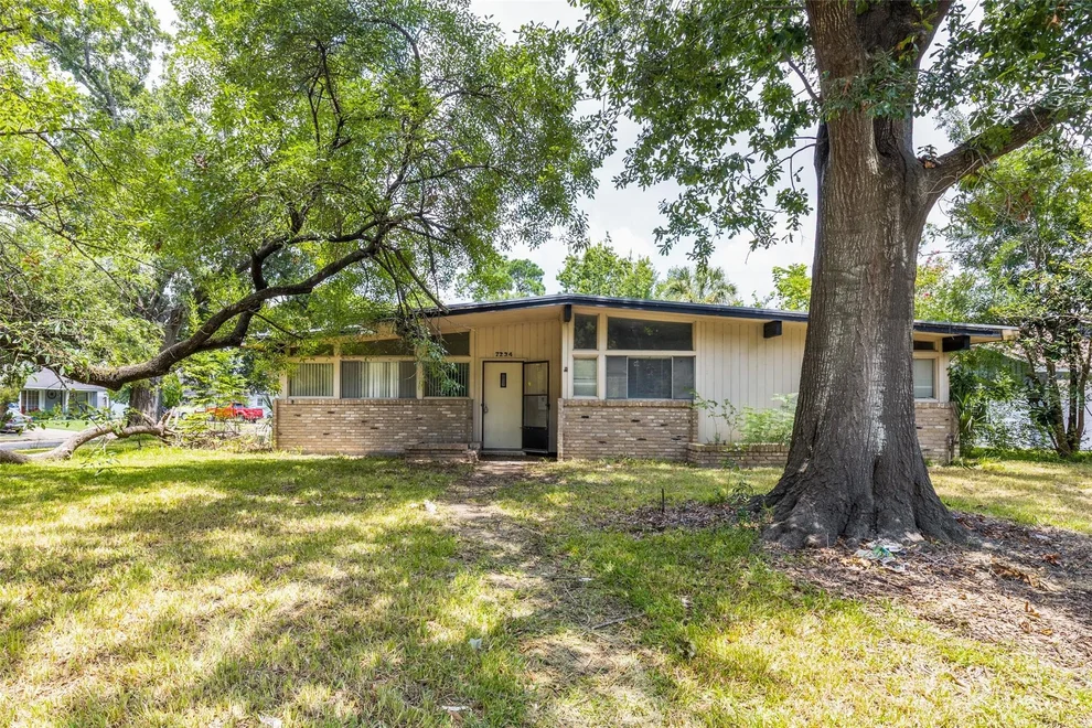 Unit for sale at 7234 Edgemoor Drive, Houston, TX 77074