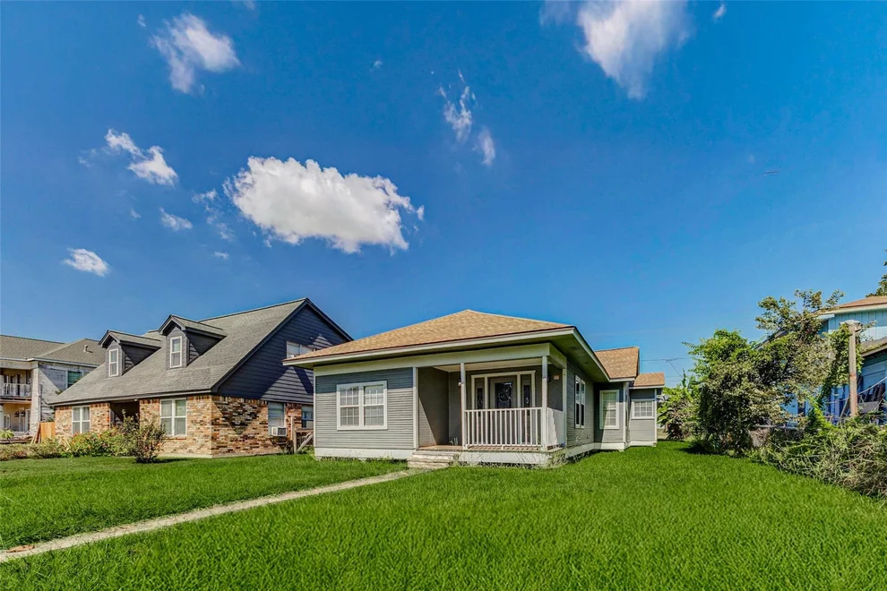 Unit for sale at 418 W 1st Street, Freeport, TX 77541