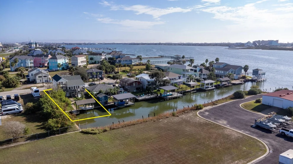 Unit for sale at 1003 Commodore Drive, Galveston, TX 77554