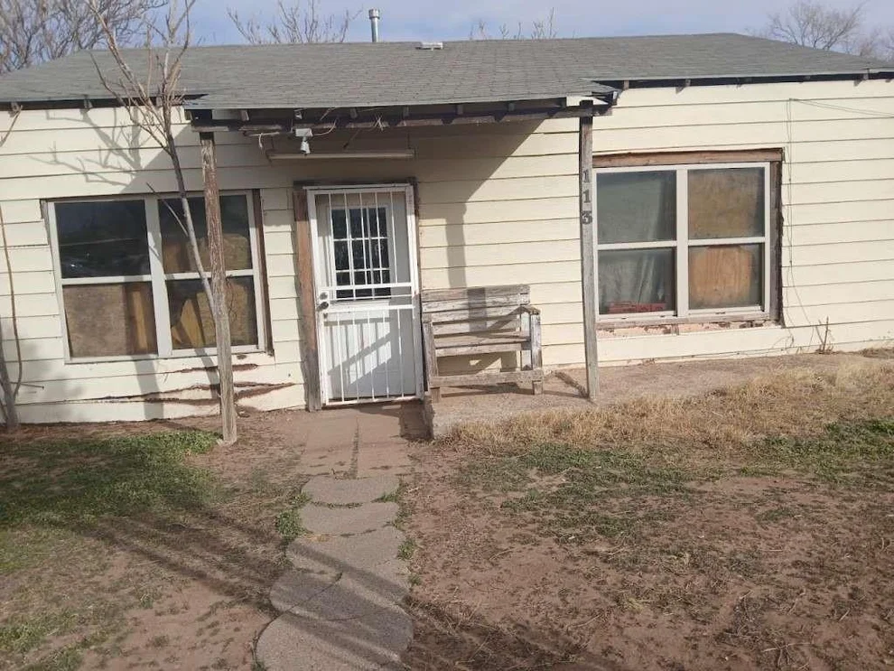 Unit for sale at 113 Maple Street, Levelland, TX 79336