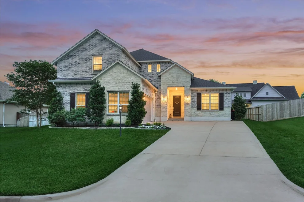 Unit for sale at 71 Victoria Drive W, Montgomery, TX 77356