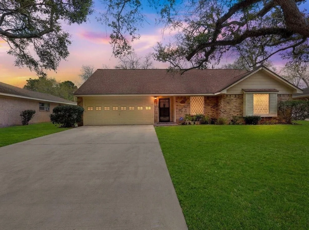 Unit for sale at 106 Wedgewood Avenue, Hitchcock, TX 77563