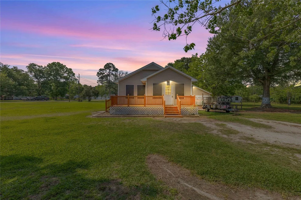 Unit for sale at 604 Lee Avenue, Anahuac, TX 77514