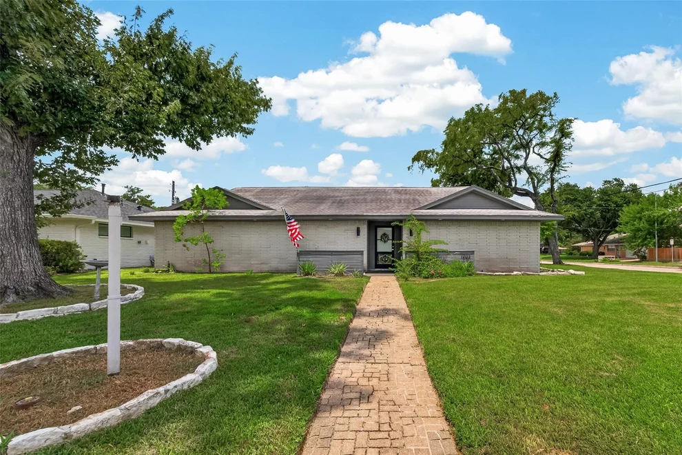 Unit for sale at 1703 Droxford Drive, Houston, TX 77008