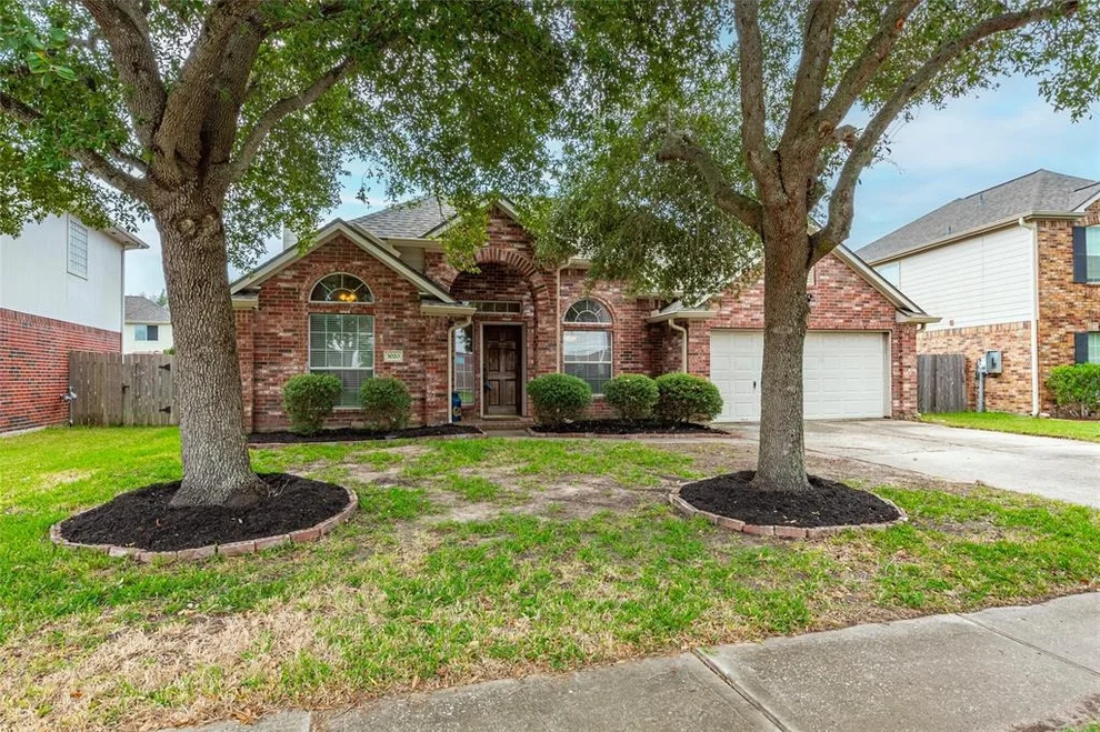 Unit for sale at 3020 Misty Isle Court, Dickinson, TX 77539