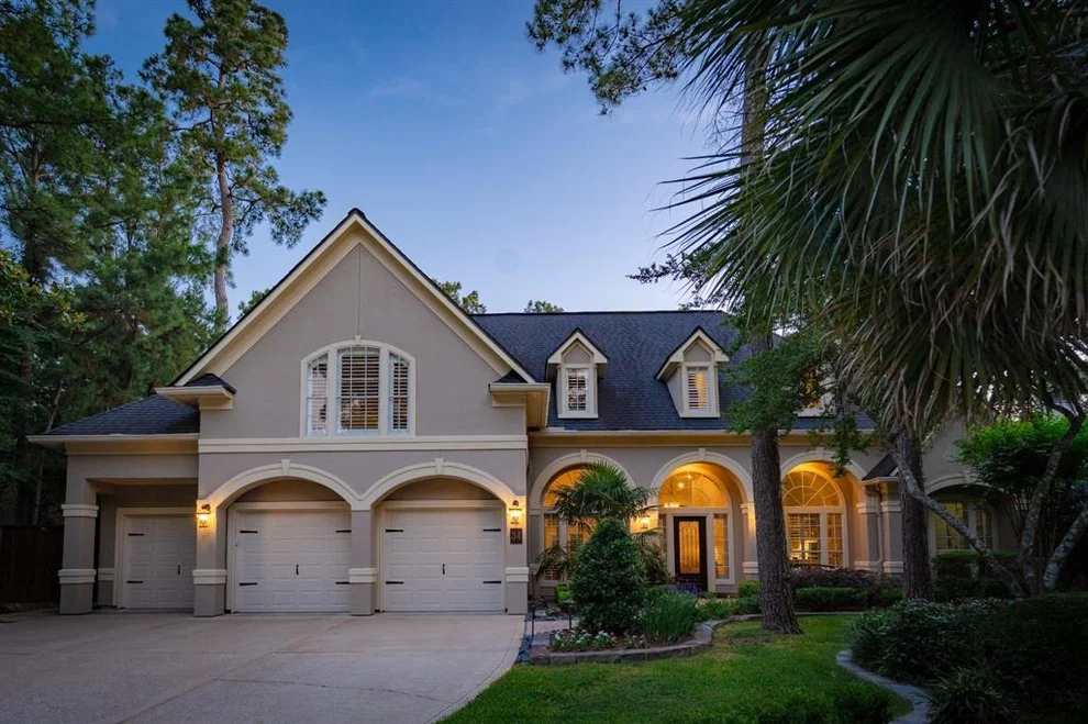 Unit for sale at 34 S Taylor Point Drive, The Woodlands, TX 77382