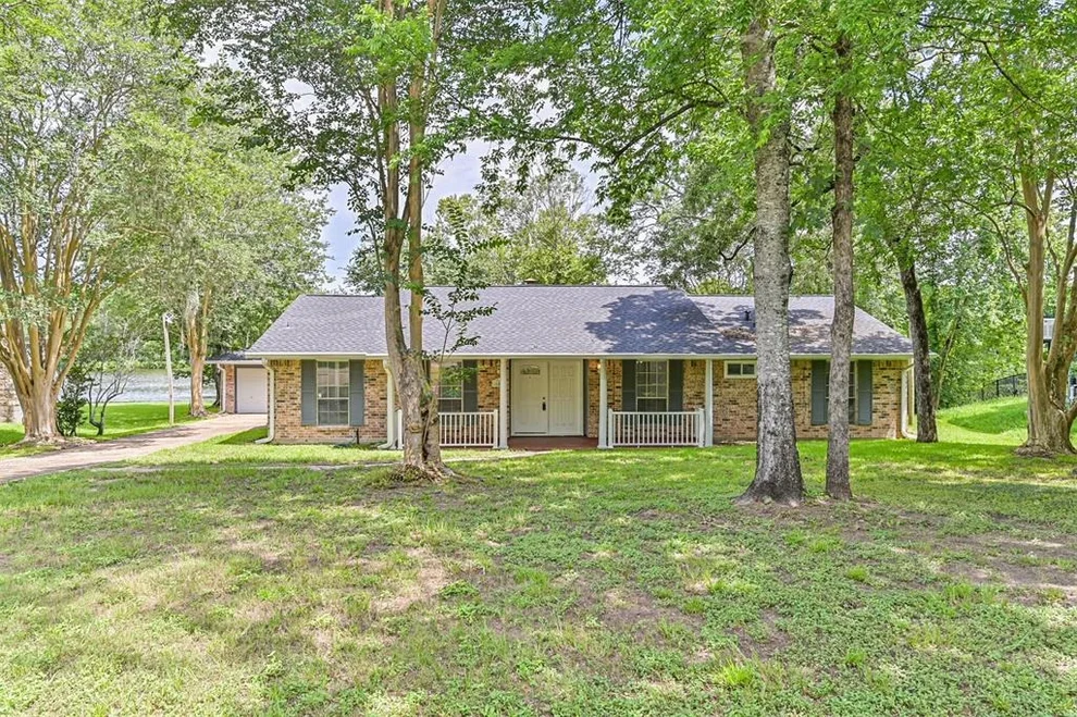 Unit for sale at 607 Brook Hollow Drive, Conroe, TX 77385