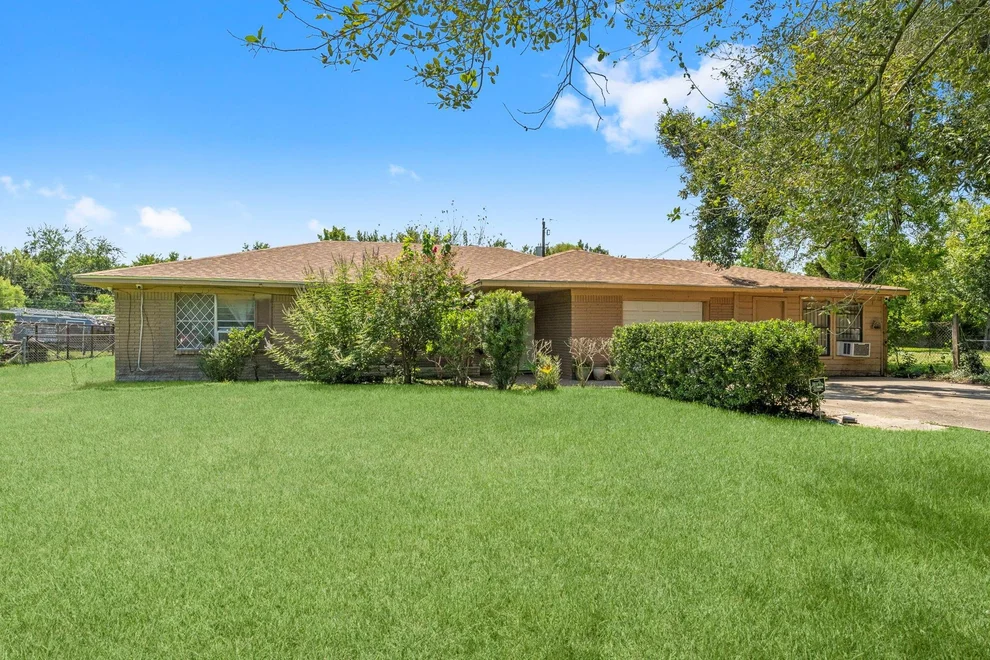 Unit for sale at 814 Isetta Lane, Houston, TX 77060