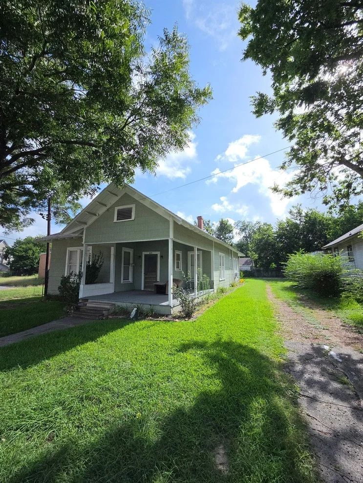 Unit for sale at 421 S La Salle, Navasota, TX 77868